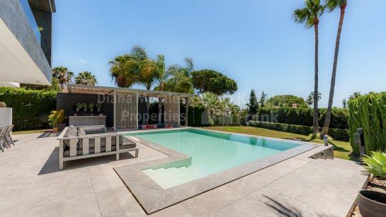 Villa zum Verkauf in Las Brisas, Nueva Andalucia