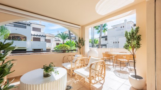 Apartamento en venta en Medina de Banús, Nueva Andalucia