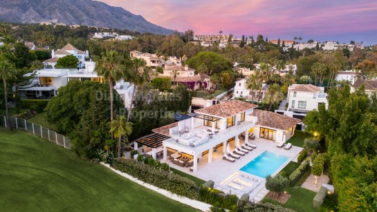 Villa zum Verkauf in Los Naranjos, Nueva Andalucia