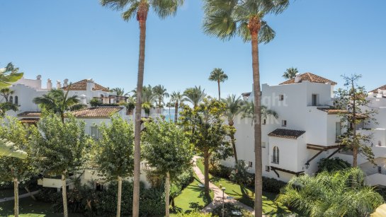 Ático en venta en Alcazaba Beach, Estepona Este