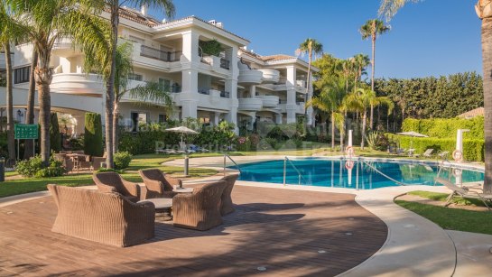 Ground Floor Apartment for sale in Altos Reales, Marbella Golden Mile