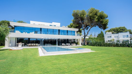 Villa for sale in Los Monteros, Marbella East