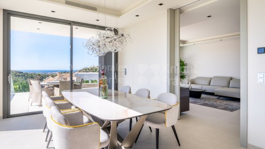 Villa for sale in Lomas de La Quinta, Benahavis