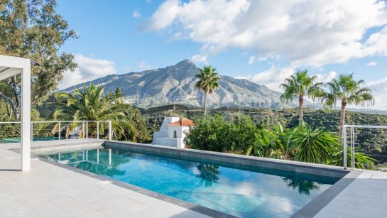 Villa en venta en Las Lomas de Nueva Andalucia