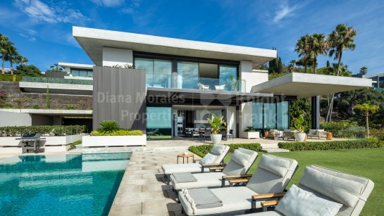 Villa for sale in The Hills, Benahavis