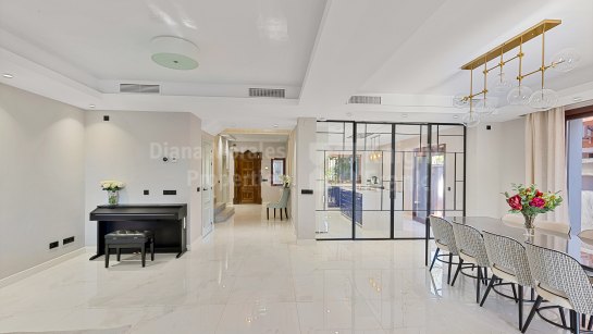 Villa Pareada en venta en La Alzambra, Nueva Andalucia