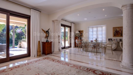 Villa for sale in Los Arqueros, Benahavis