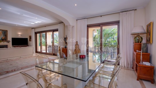 Villa for sale in Los Arqueros, Benahavis