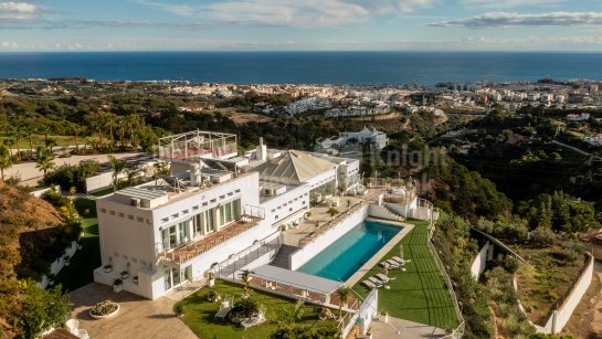 Вилла на продажу в Altos de Estepona, Эстепона