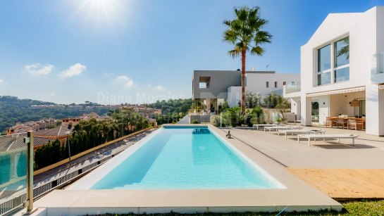 Villa en venta en La Mairena, Marbella Este