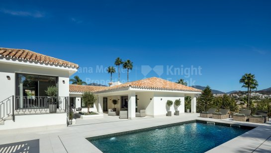 Villa en venta en Las Brisas, Nueva Andalucia