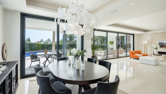 Villa en venta en Altos de Puente Romano, Marbella Milla de Oro