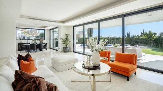 Villa en venta en Altos de Puente Romano, Marbella Milla de Oro