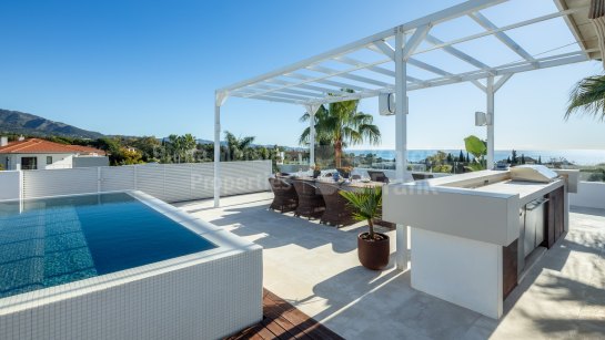 Villa en venta en Altos de Puente Romano, Marbella Milla de Oro