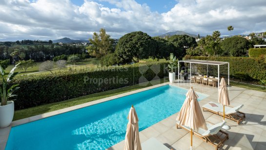 Villa en venta en Los Naranjos Golf, Nueva Andalucia