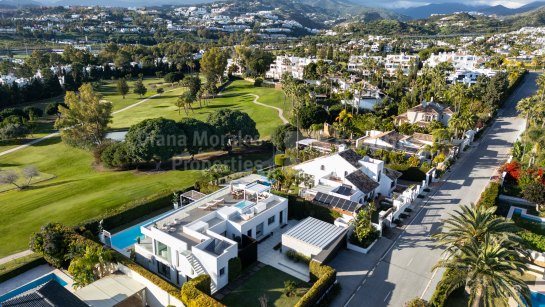 Villa en venta en Los Naranjos Golf, Nueva Andalucia