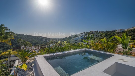 Zweistöckiges Penthouse zum Verkauf in Lomas de La Quinta, Benahavis