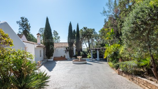 Villa for sale in El Madroñal, Benahavis