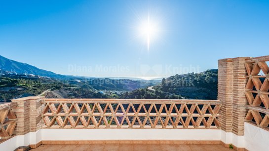 Villa en venta en El Madroñal, Benahavis