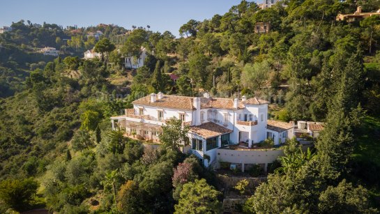 Villa for sale in El Madroñal, Benahavis