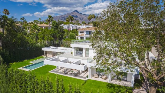 Villa en venta en Las Brisas, Nueva Andalucia