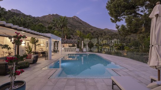 Villa en venta en Cascada de Camojan, Marbella Milla de Oro