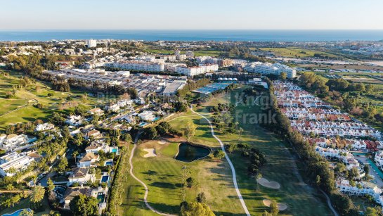 Villa for sale in Los Naranjos Golf, Nueva Andalucia