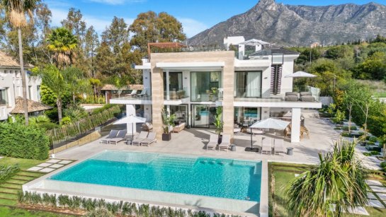 Villa en venta en Lomas del Marqués, Benahavis