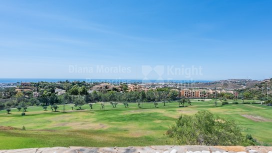 Villa en venta en Los Arqueros, Benahavis