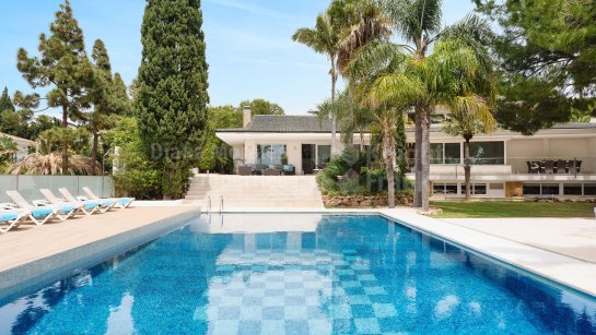 Villa en venta en Hacienda las Chapas, Marbella Este