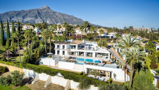 Villa en venta en Los Naranjos Golf, Nueva Andalucia