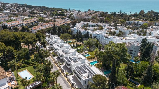 Villa en venta en La Carolina, Marbella Milla de Oro