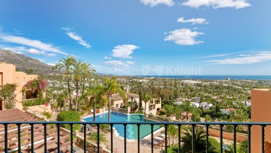 Zweistöckiges Penthouse zum Verkauf in Les Belvederes, Nueva Andalucia