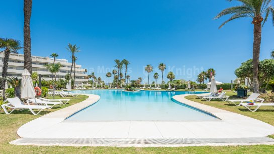 Apartamento en venta en Los Granados, Puerto Banus