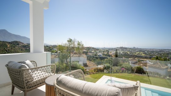 Villa en venta en El Herrojo, Benahavis