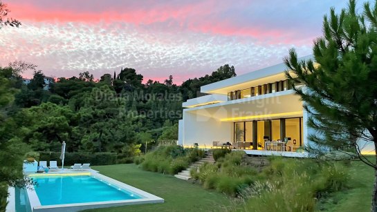 Villa for sale in La Reserva de Alcuzcuz, Benahavis