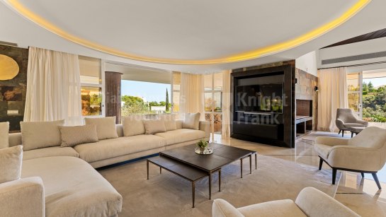 Villa for sale in La Quinta, Benahavis