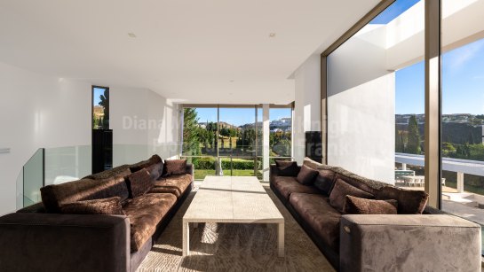 Villa for sale in Los Flamingos, Benahavis