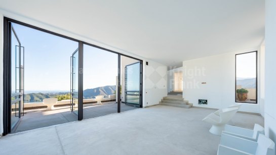 Villa for sale in Cerros del Lago, Istan