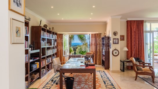 Villa en venta en El Herrojo, Benahavis