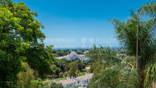 Villa en venta en El Herrojo, Benahavis