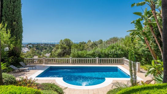 Villa en venta en El Herrojo, Benahavis