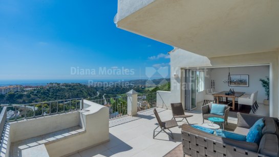 Duplex Penthouse for sale in Las Colinas de la Heredia, Benahavis