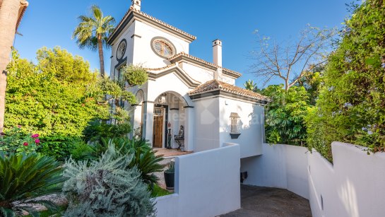 Villa for sale in Huerta Belón, Marbella City