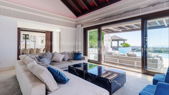 Villa for sale in Los Flamingos, Benahavis