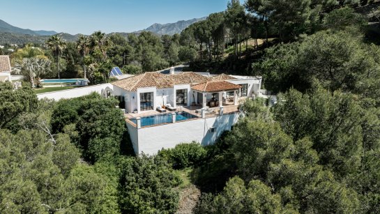 Villa en venta en El Madroñal, Benahavis