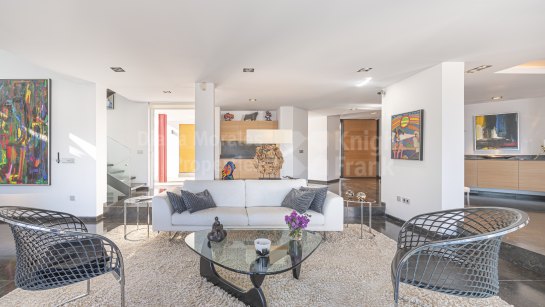 Einfamilienhaushälfte zum Verkauf in Peñablanca, Nueva Andalucia