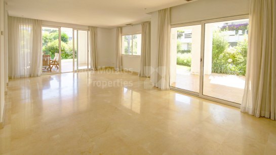 Ground Floor Apartment for sale in Alcazaba Beach, Estepona East