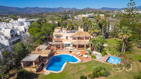 Villa zum Verkauf in Beach Side New Golden Mile, Estepona Ost