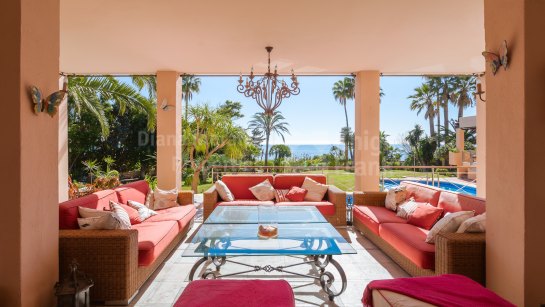 Villa zum Verkauf in Beach Side New Golden Mile, Estepona Ost